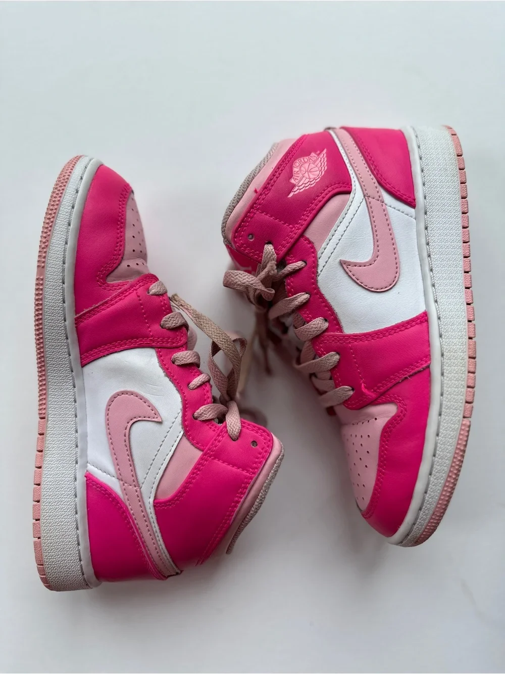 Nike Air Jordan 1 Mid Grade School 4Y white/soft pink/fierce pink Kids Sneakers